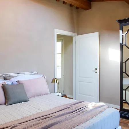 Awesome In Massa e Cozzile